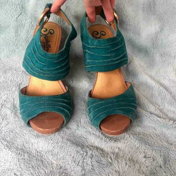 heels - Picture 2 of 6